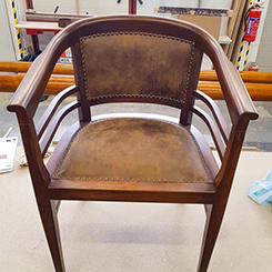 hajlított klasszikus szék