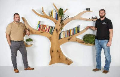 egyedi fa alakú könyvespolc