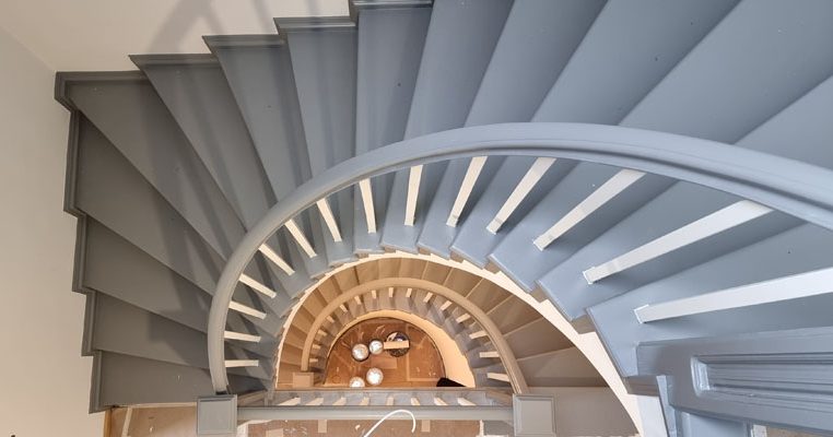 Beltéri lépcsők a lakberendezésben - design lépcső megoldások - csigalépcső készítés árak